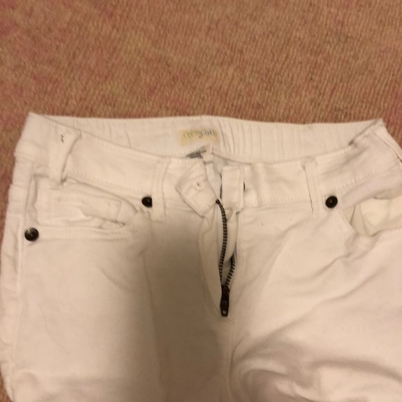 CREWCUTS white skinny jeans. - Picture 2 of 4